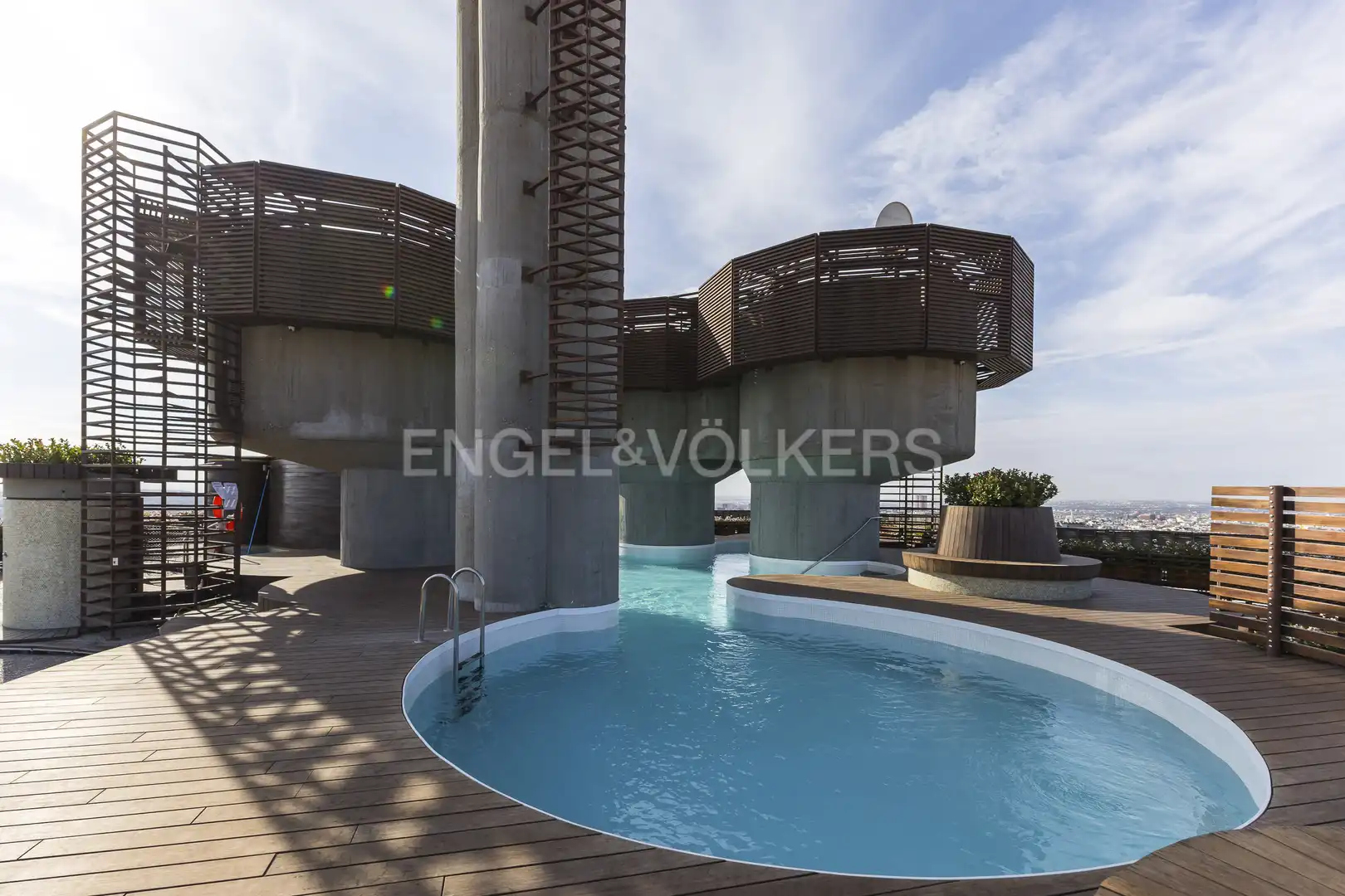 Swimming pool of Flat for rent in Madrid  with Air Conditioner, Heating and Furnished