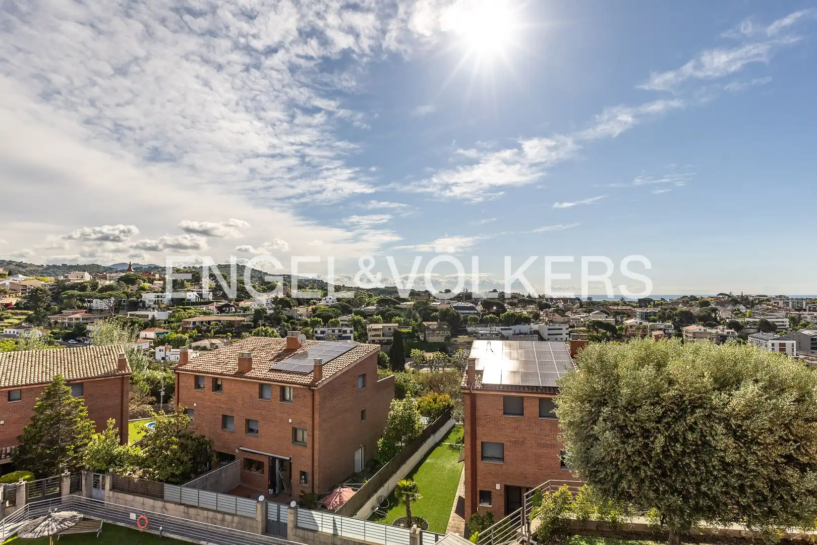 Vista exterior de Casa adosada de alquiler en Tiana con Aire acondicionado, Calefacción y Jardín privado
