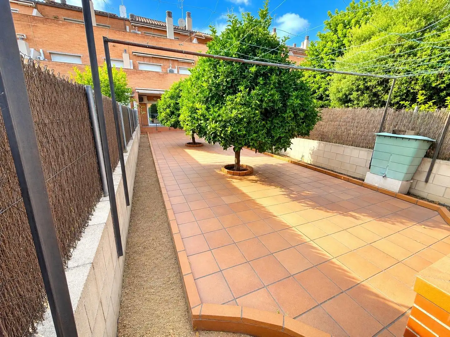 Vista exterior de Casa o xalet en venda en Castellar del Vallès amb Aire condicionat, Calefacció i Terrassa