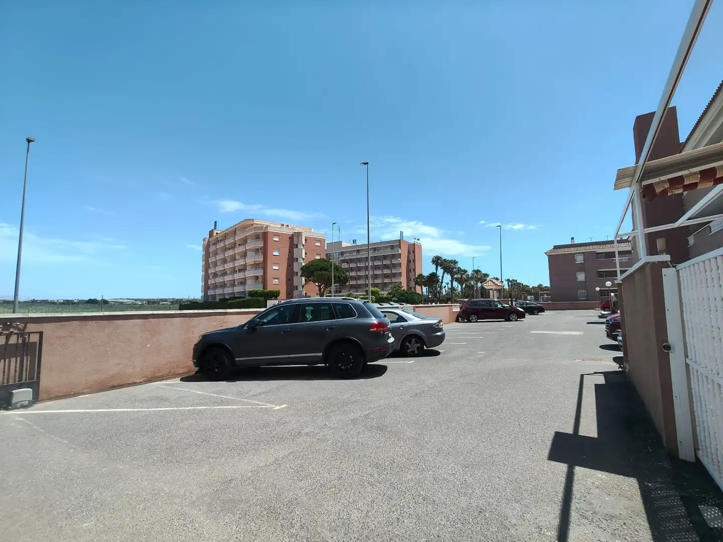 Aparcament de Apartament de lloguer en Santa Pola amb Aire condicionat, Calefacció i Terrassa