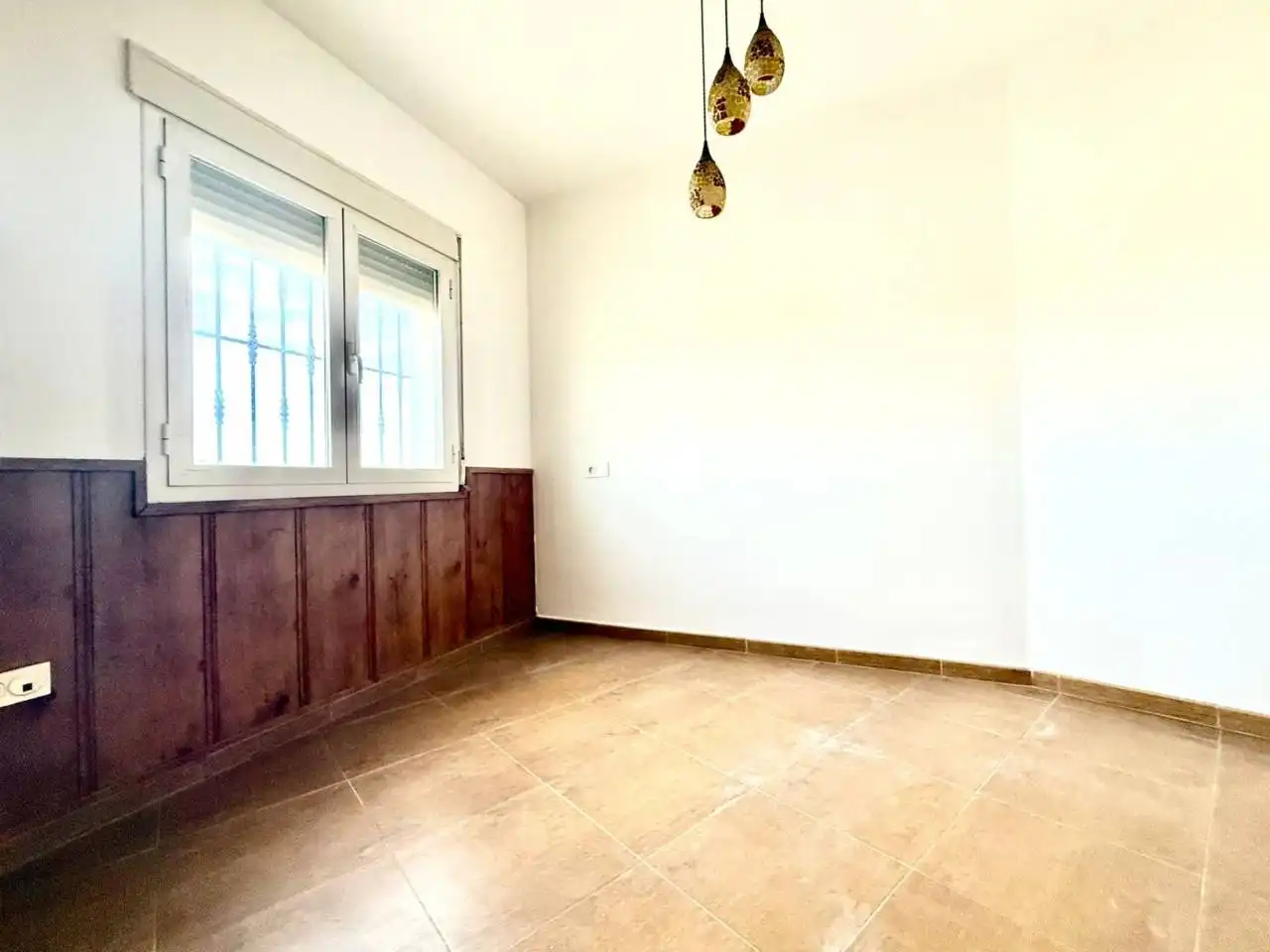 Habitación de Casa adosada en venta en Miguel Esteban con Alarma y Piscina comunitaria