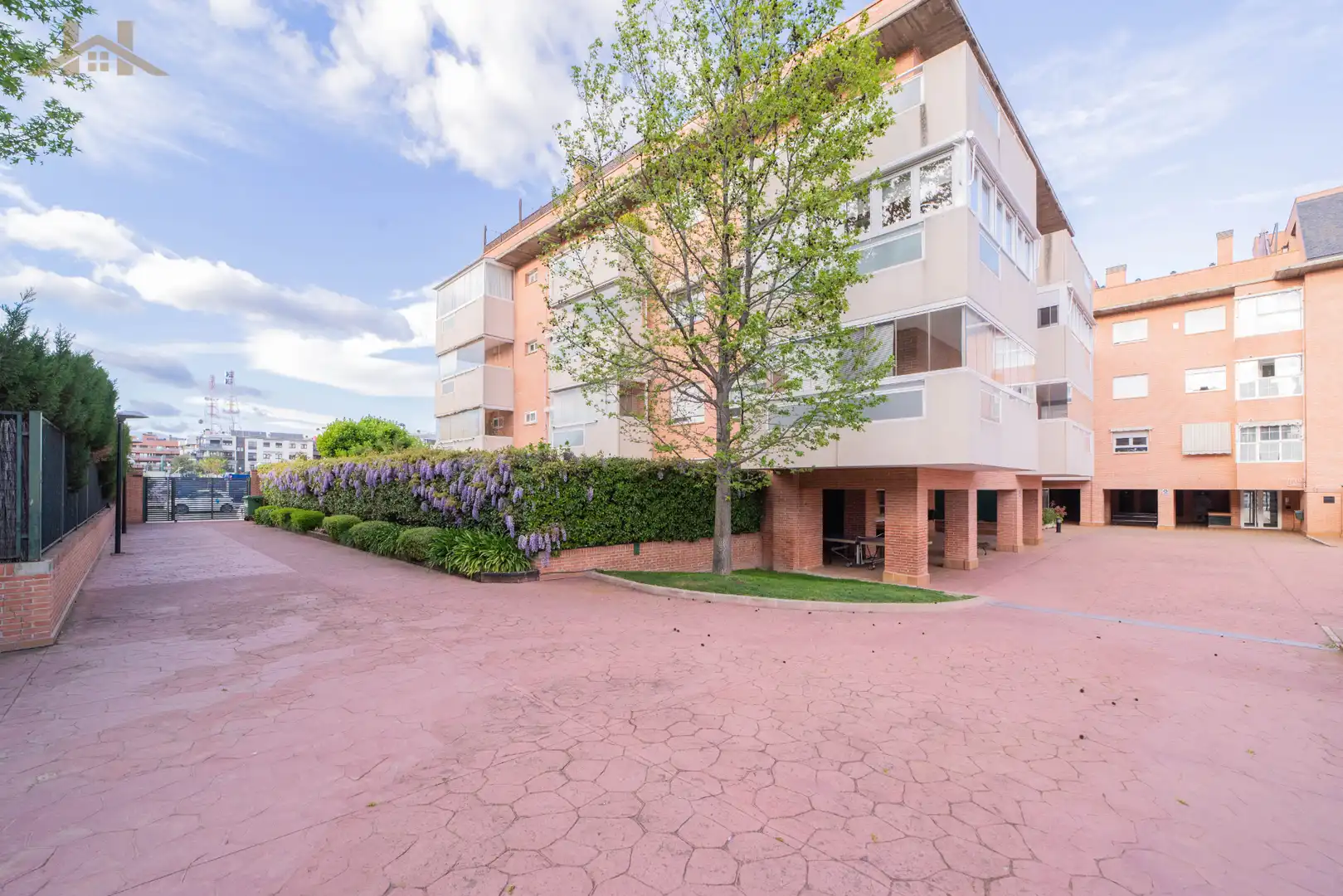 Vista exterior de Pis en venda en Pozuelo de Alarcón amb Aire condicionat, Calefacció i Terrassa