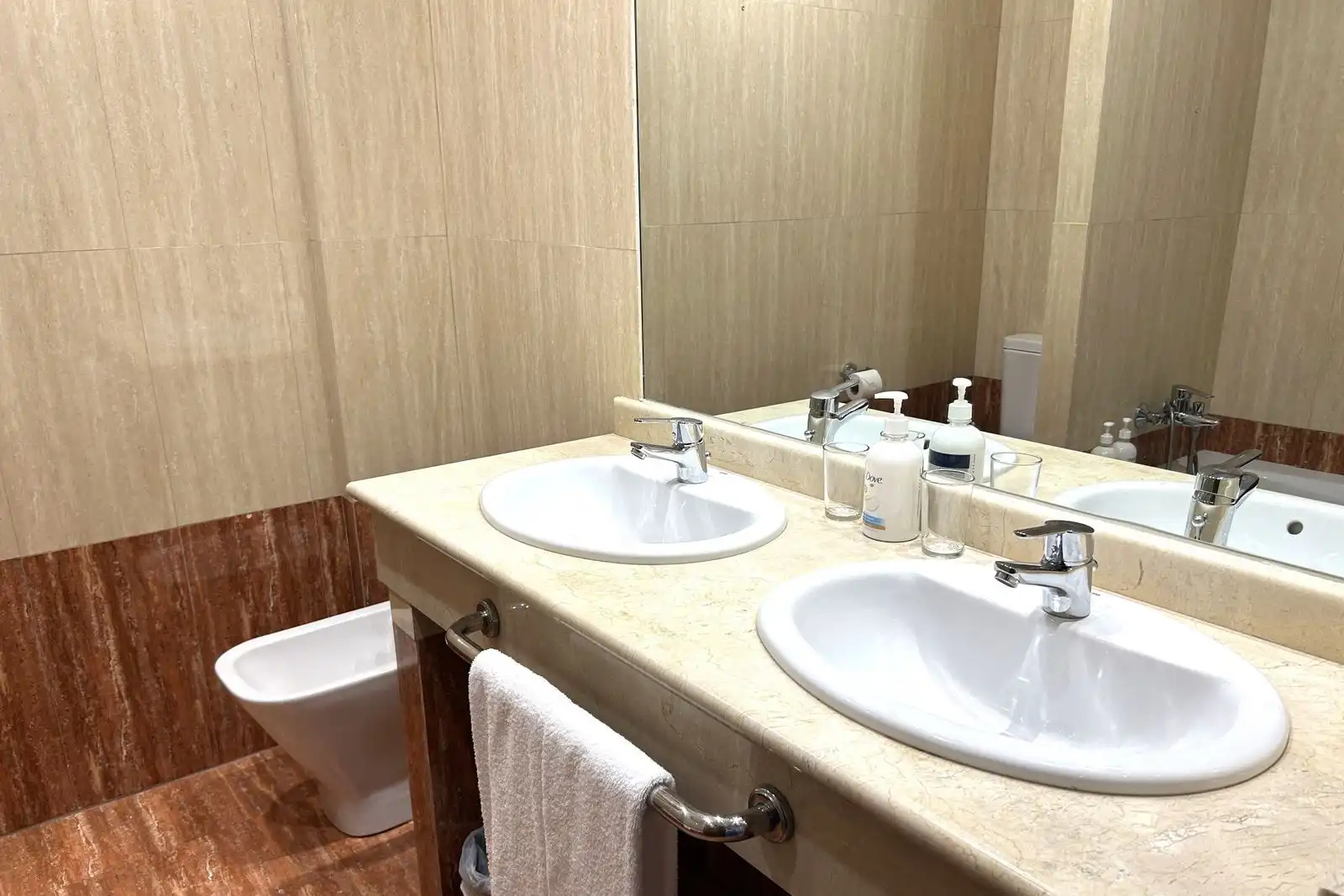 Bany de Pis en venda en Benahavís amb Moblat i Piscina comunitària