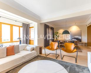 Sala d'estar de Apartament en venda en  Barcelona Capital amb Aire condicionat, Calefacció i Parquet