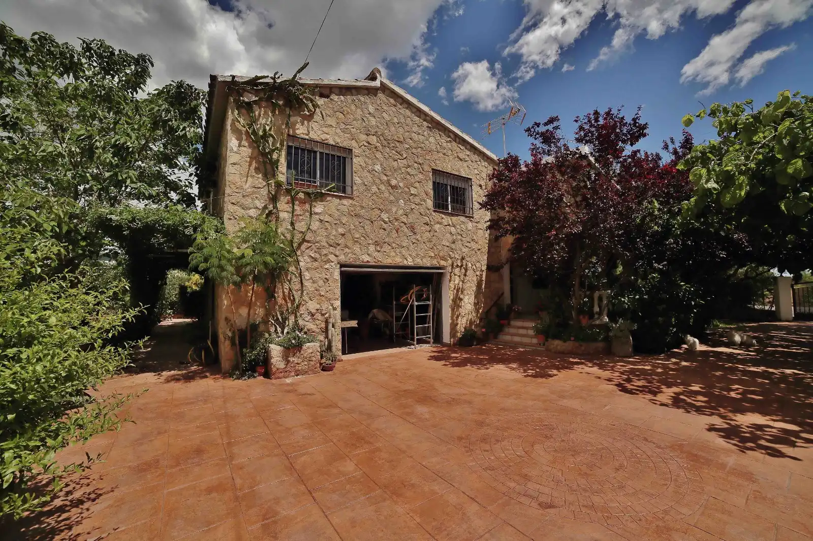Vista exterior de Casa o xalet en venda en Castellón de la Plana / Castelló de la Plana amb Aire condicionat, Jardí privat i Terrassa