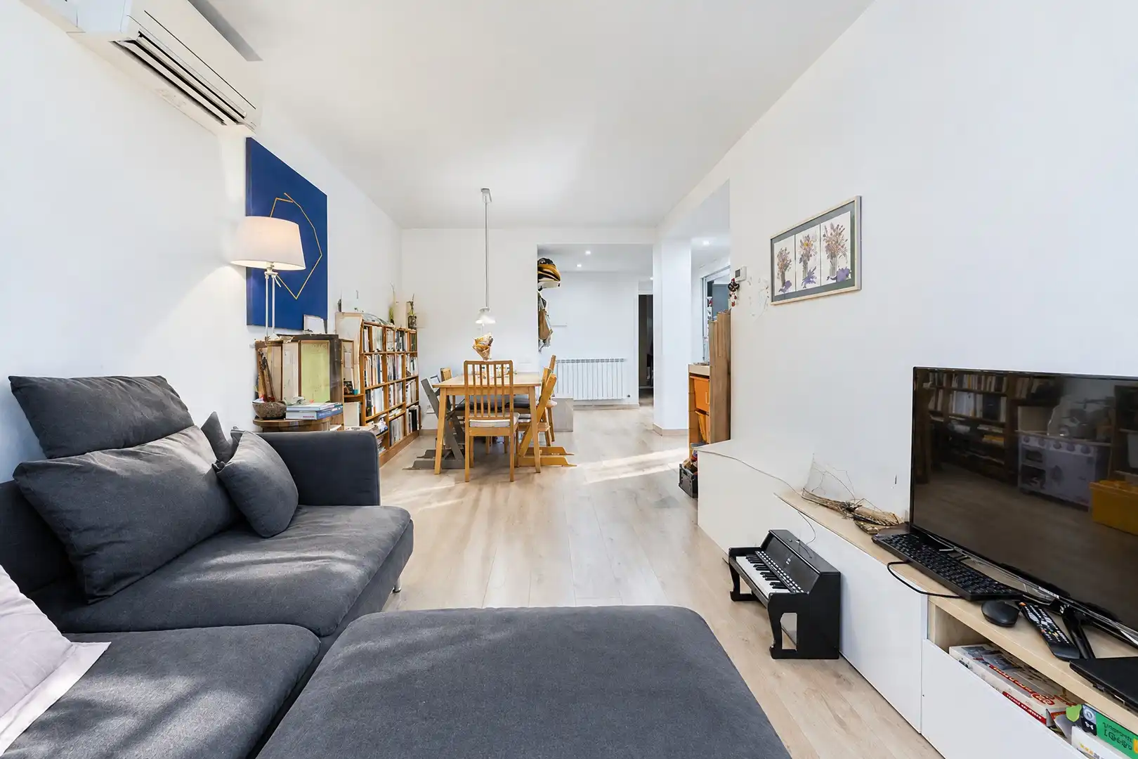 Sala de estar de Piso en venta en Sant Cugat del Vallès con Aire acondicionado, Calefacción y Parquet