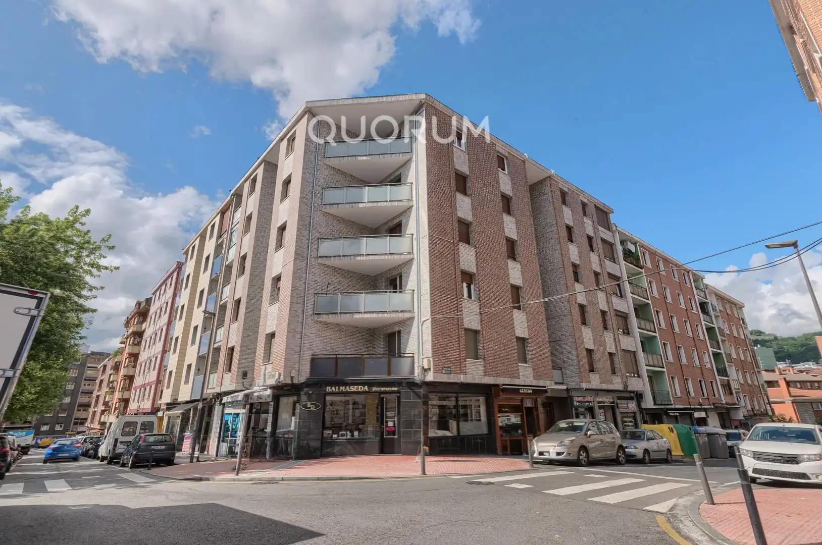 Vista exterior de Piso en venta en Basauri  con Calefacción y Balcón