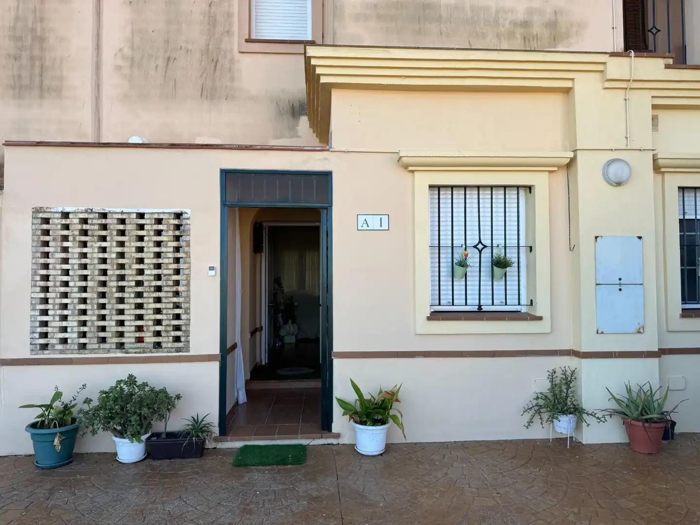 Vista exterior de Piso en venta en Sanlúcar de Barrameda con Aire acondicionado, Calefacción y Jardín privado