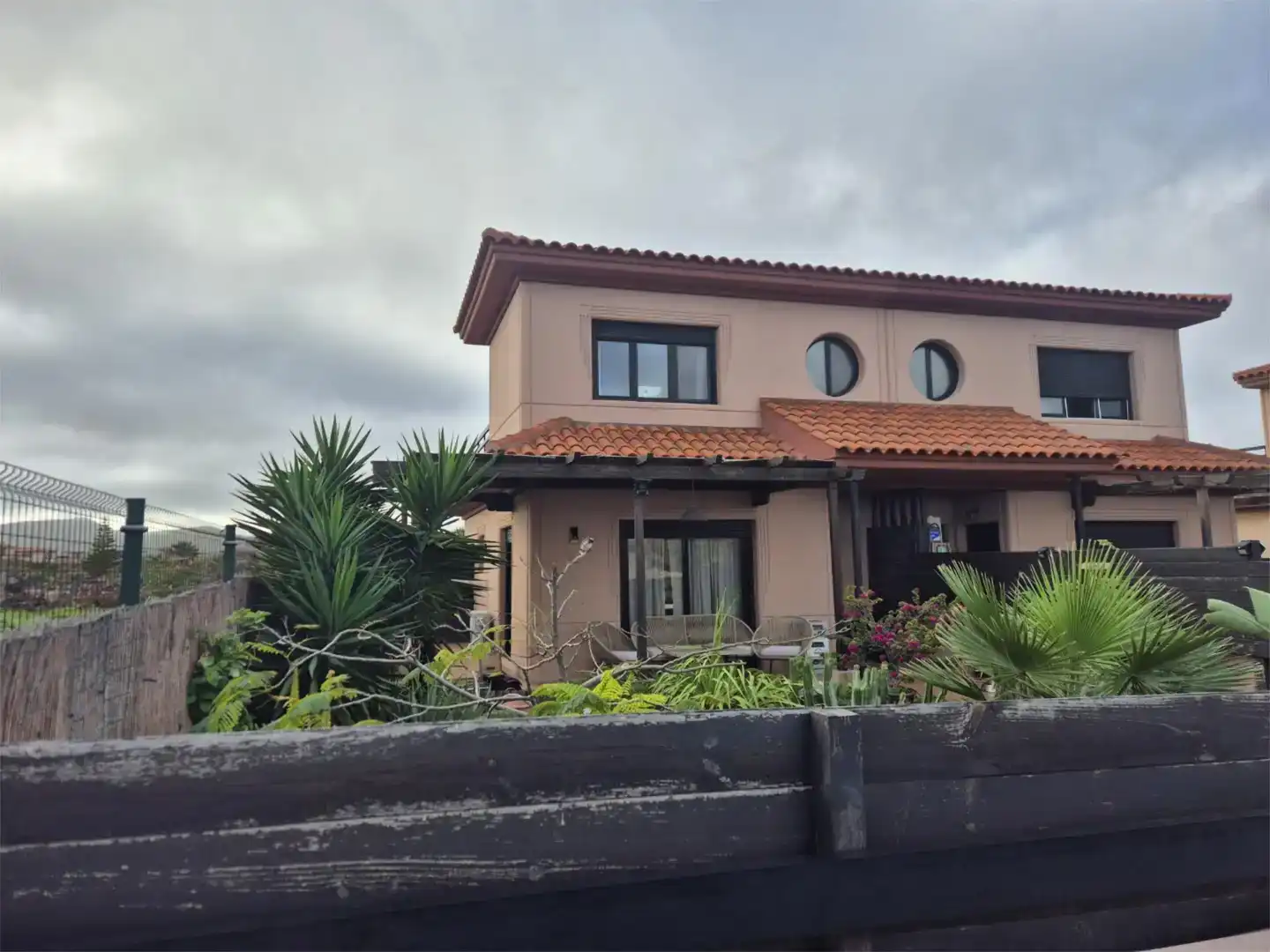 Vista exterior de Casa o chalet en venta en La Oliva con Aire acondicionado, Piscina y Balcón