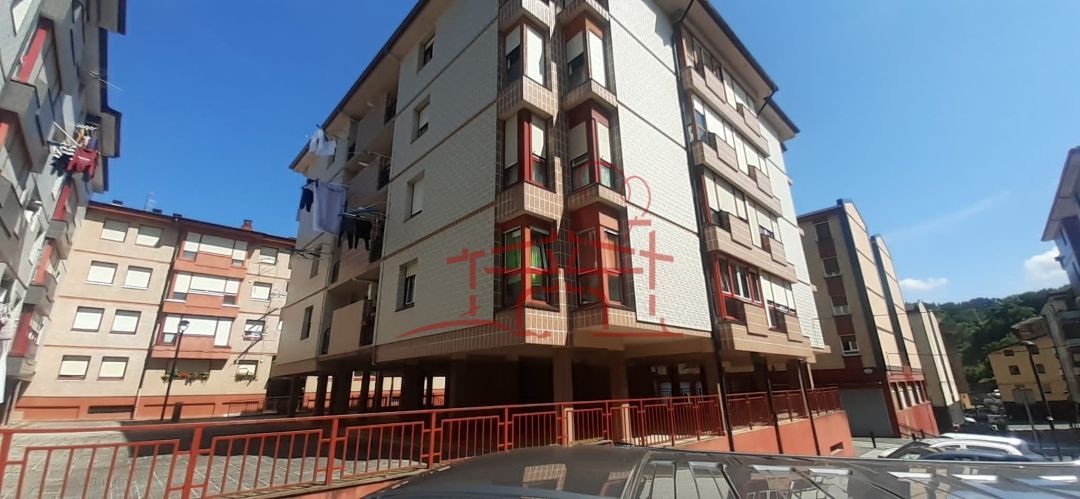 Vista exterior de Pis en venda en Zaldibar amb Calefacció i Balcó