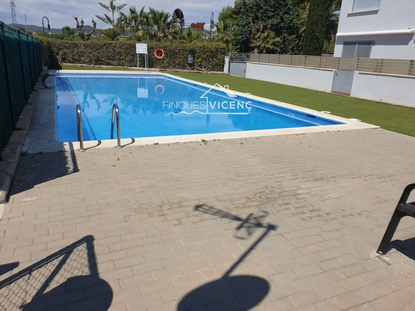 Schwimmbecken von Einfamilien-Reihenhaus zum Verkauf in Roda de Berà mit Heizung, Terrasse und Schwimmbad