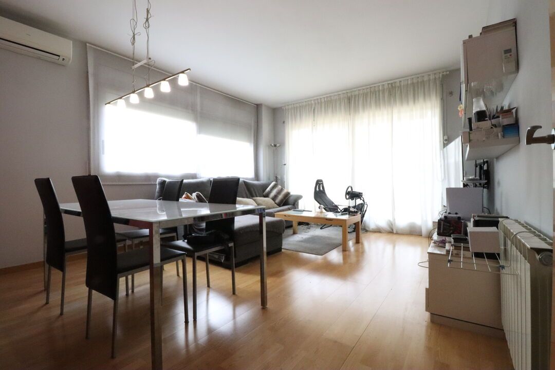 Living room of Flat for sale in Canovelles  with Air Conditioner, Heating and Private garden