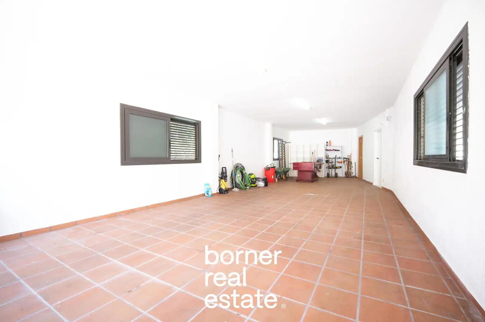 Vista exterior de Casa o chalet en venta en Sant Cugat del Vallès con Aire acondicionado, Calefacción y Jardín privado