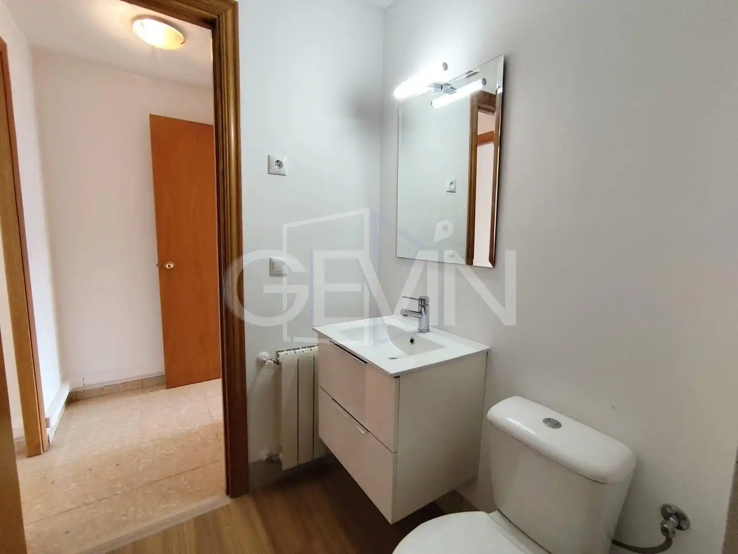 Baño de Piso en venta en Santa Perpètua de Mogoda con Aire acondicionado, Trastero y Balcón