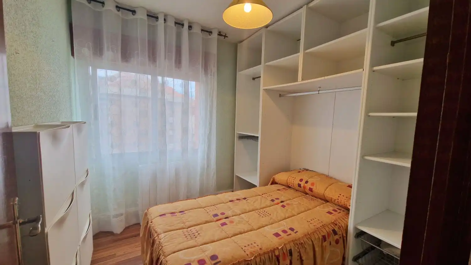 Schlafzimmer von Wohnung zum Verkauf in Cartes mit Heizung