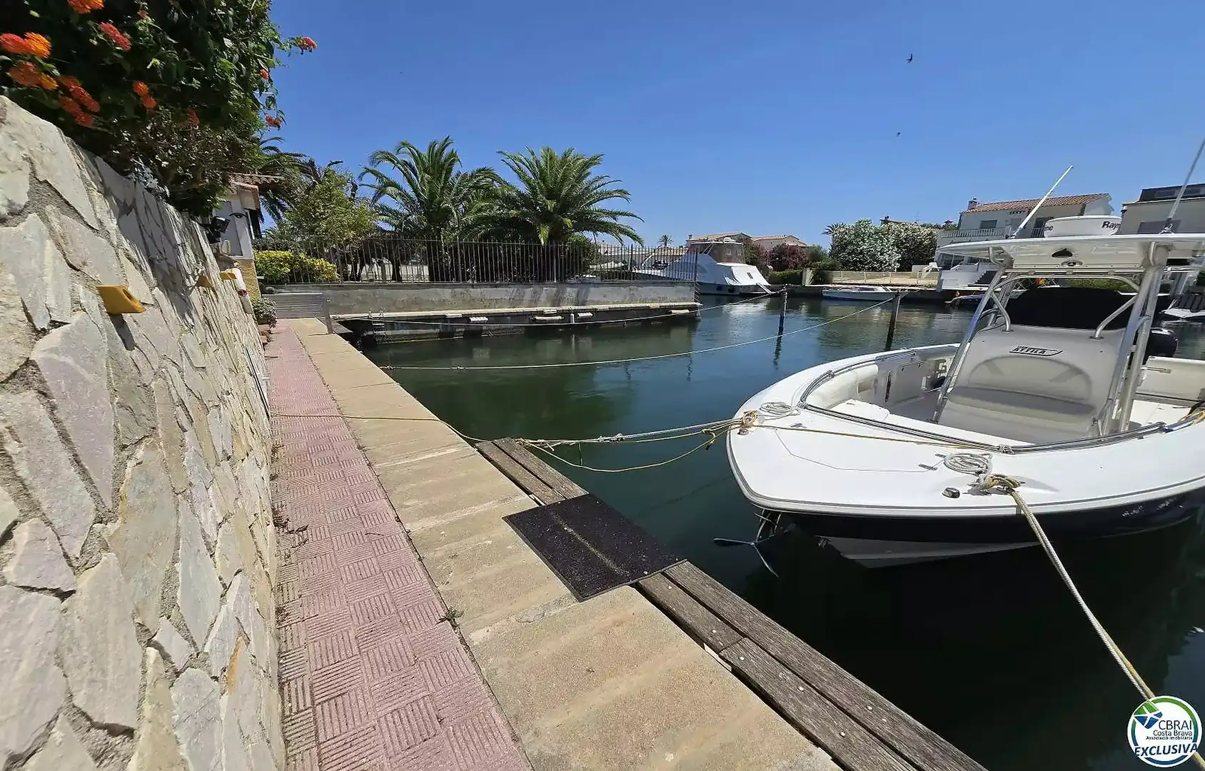Parking de Piso en venta en Empuriabrava con Aire acondicionado, Jardín privado y Amueblado