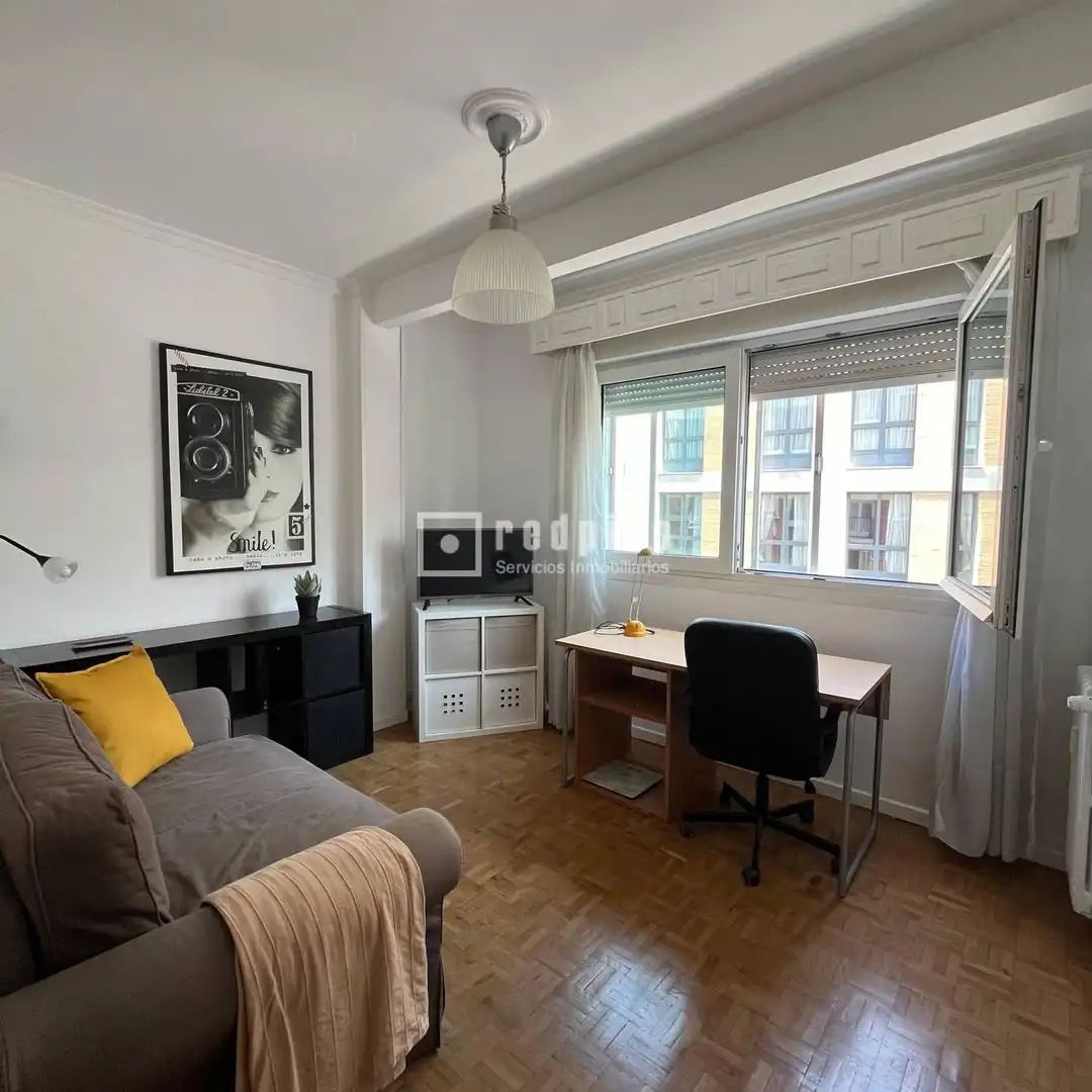 Schlafzimmer von Wohnung zur Miete in Madrid mit Heizung, Privatgarten und Parkett