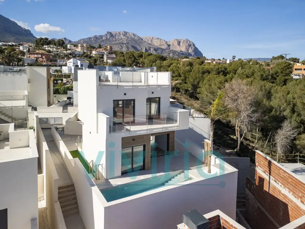 Vista exterior de Casa o xalet en venda en La Nucia amb Jardí privat