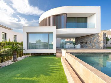 Villa avec piscine à vendre à Golf Bahía