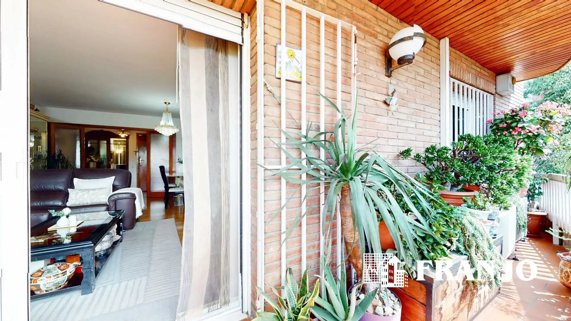 Wohnung zum Verkauf in Barcelona mit Klimaanlage, Heizung und Terrasse