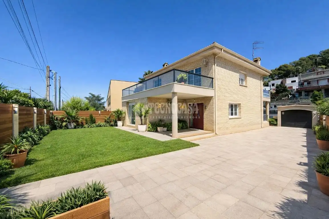 Vista exterior de Casa o chalet en venta en Canyelles con Terraza y Piscina