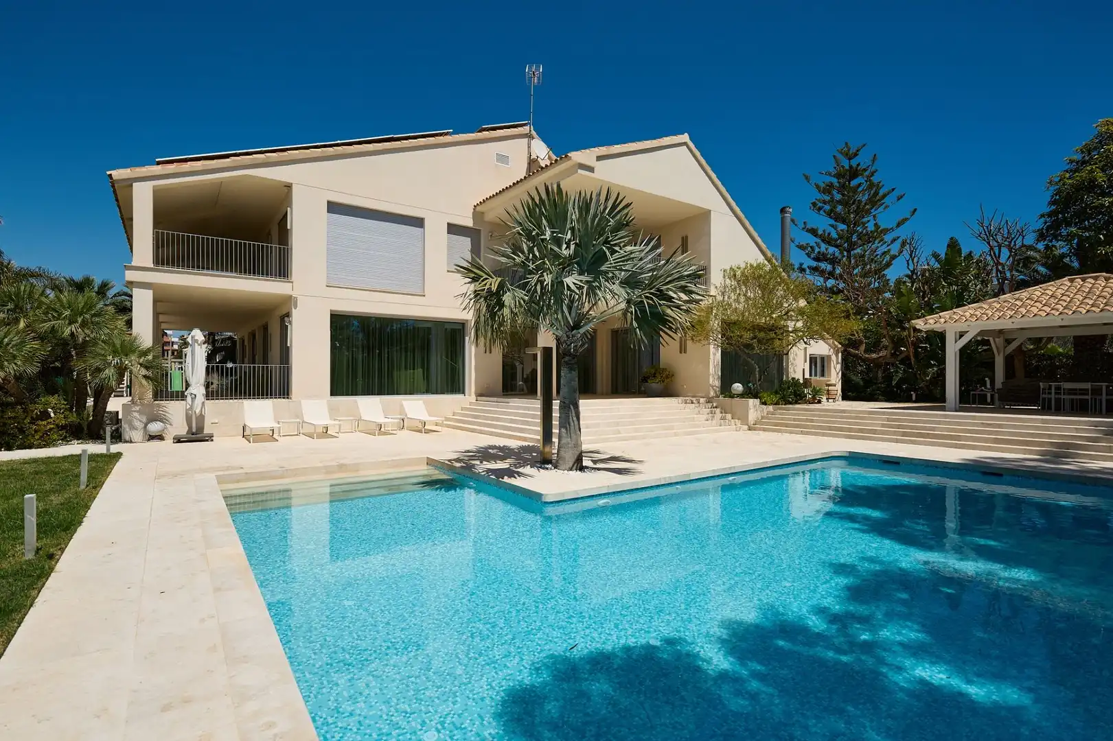 Piscina de Casa o xalet en venda en Alicante / Alacant amb Aire condicionat, Calefacció i Jardí privat