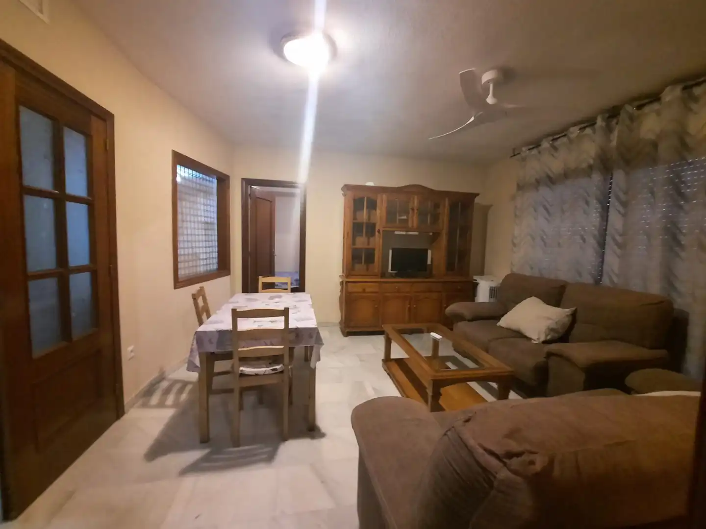 Apartament amb ascensor de lloguer a Maria Auxiliadora - Barriada de Llera, imagen 2