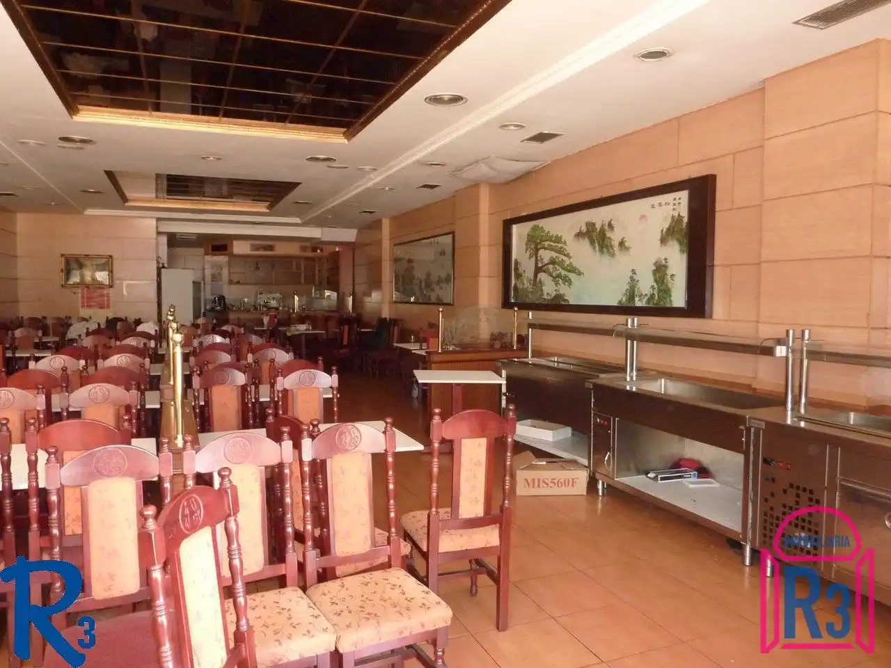 Local comercial en venda a Avenida Reyes Leoneses, imagen 3