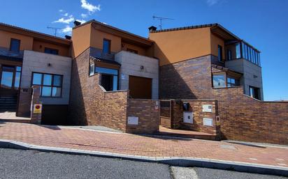 Exterior view of House or chalet for sale in Ávila Capital  with Heating, Terrace and Storage room