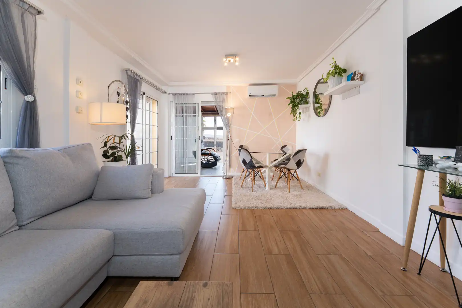 Sala d'estar de Casa adosada en venda en San Bartolomé de Tirajana amb Aire condicionat, Calefacció i Terrassa