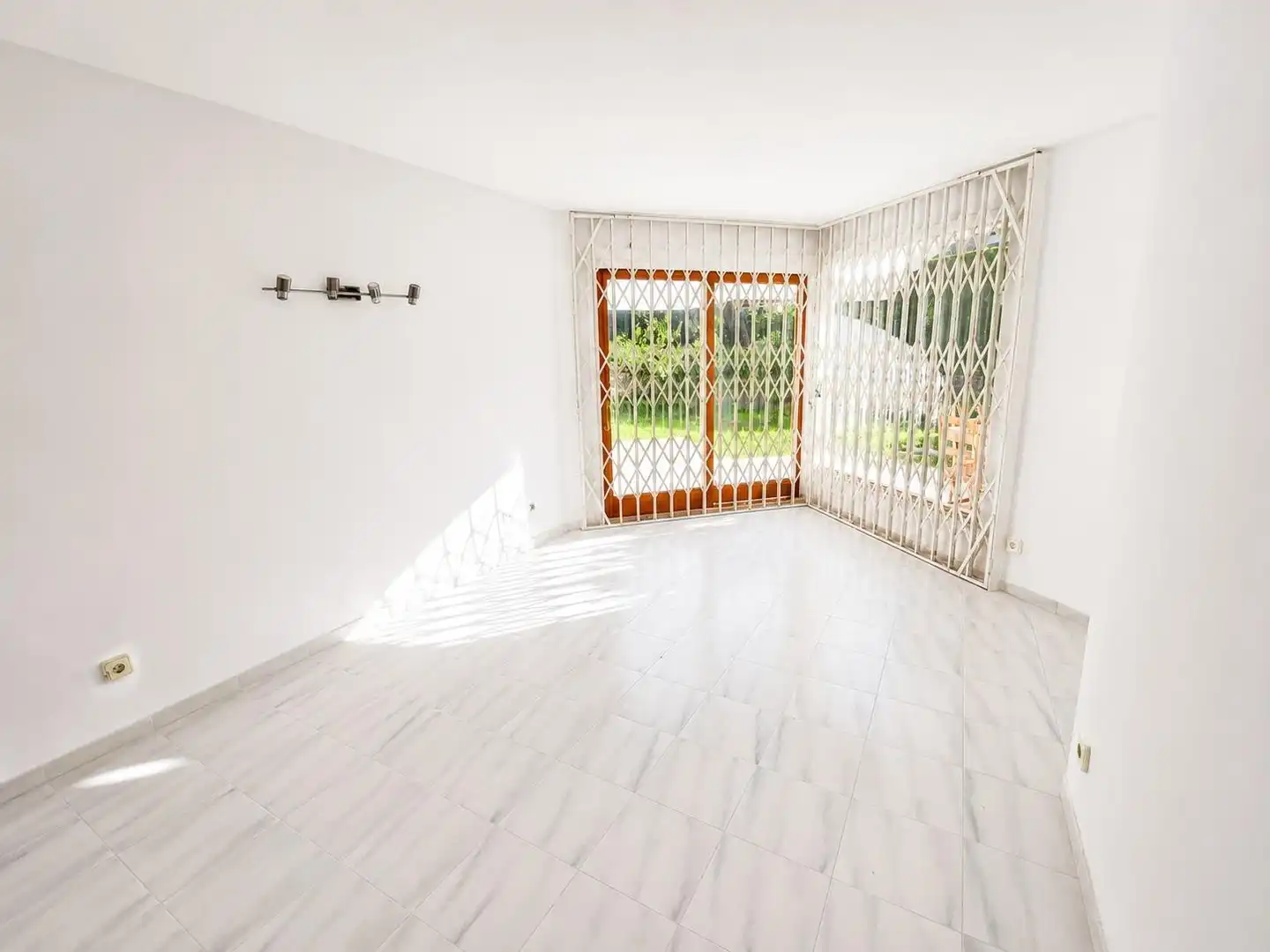 Sala d'estar de Casa adosada en venda en Calvià amb Jardí privat, Terrassa i Piscina comunitària