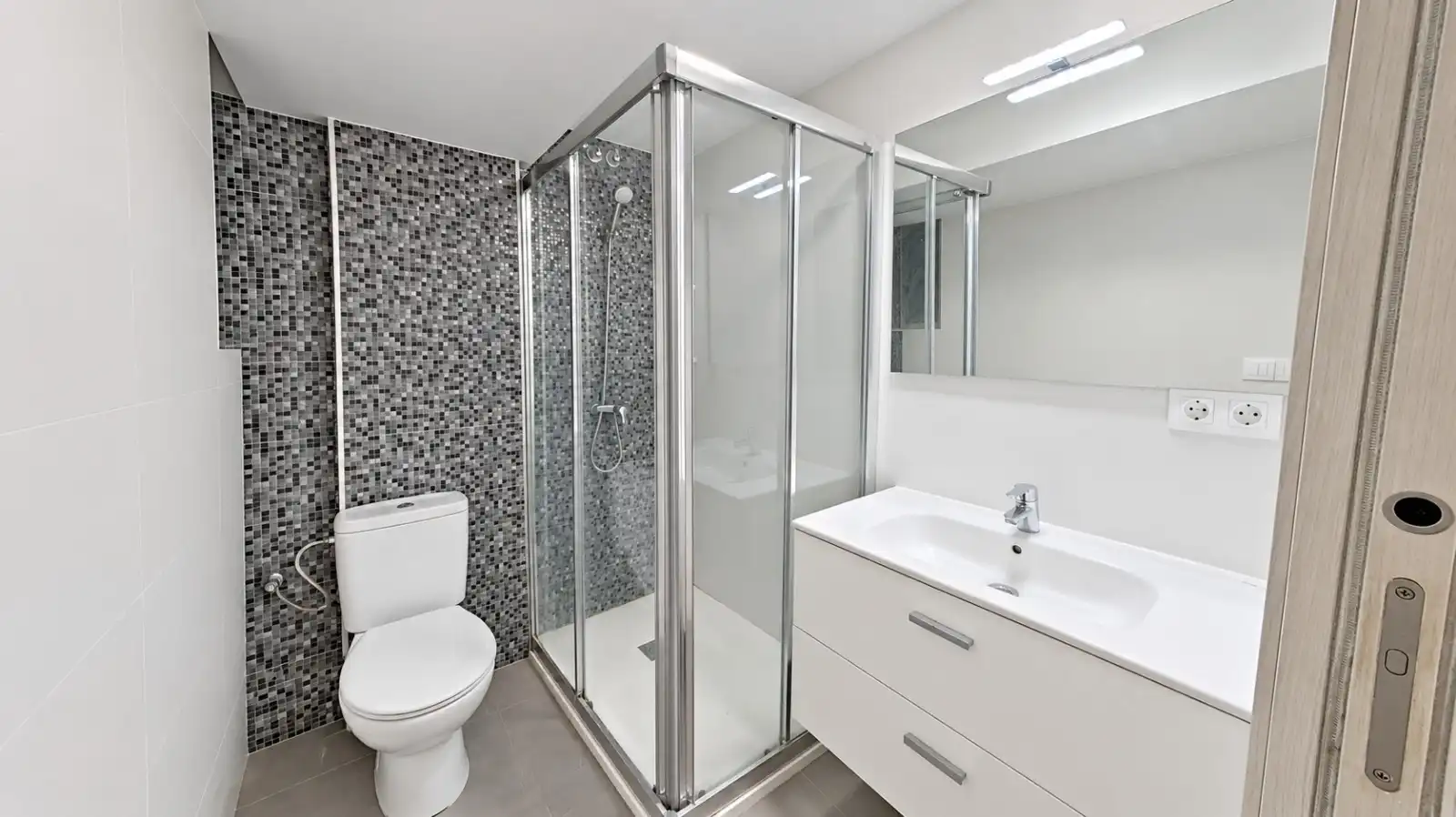 Bathroom of Flat for sale in Ayuntamiento - El Salvador