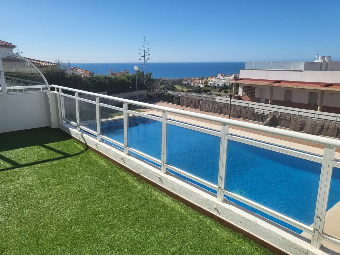 Piscina de Dúplex en venta en Rincón de la Victoria con Aire acondicionado, Terraza y Trastero