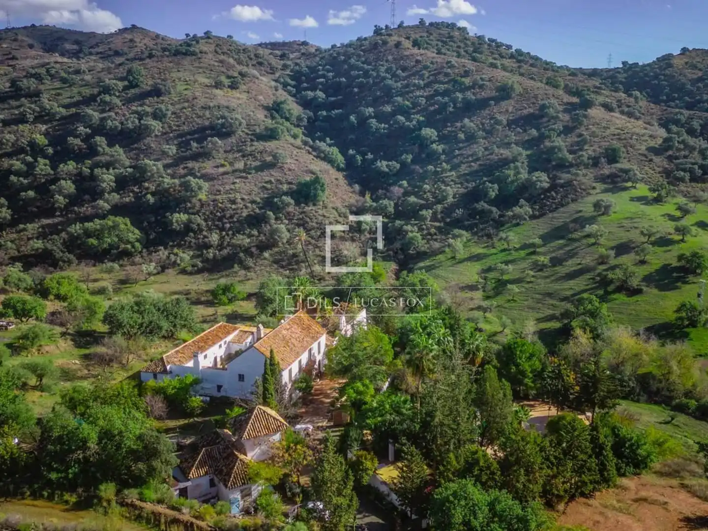 Vista exterior de Finca rústica en venda en Málaga amb Jardí privat, Terrassa i Piscina
