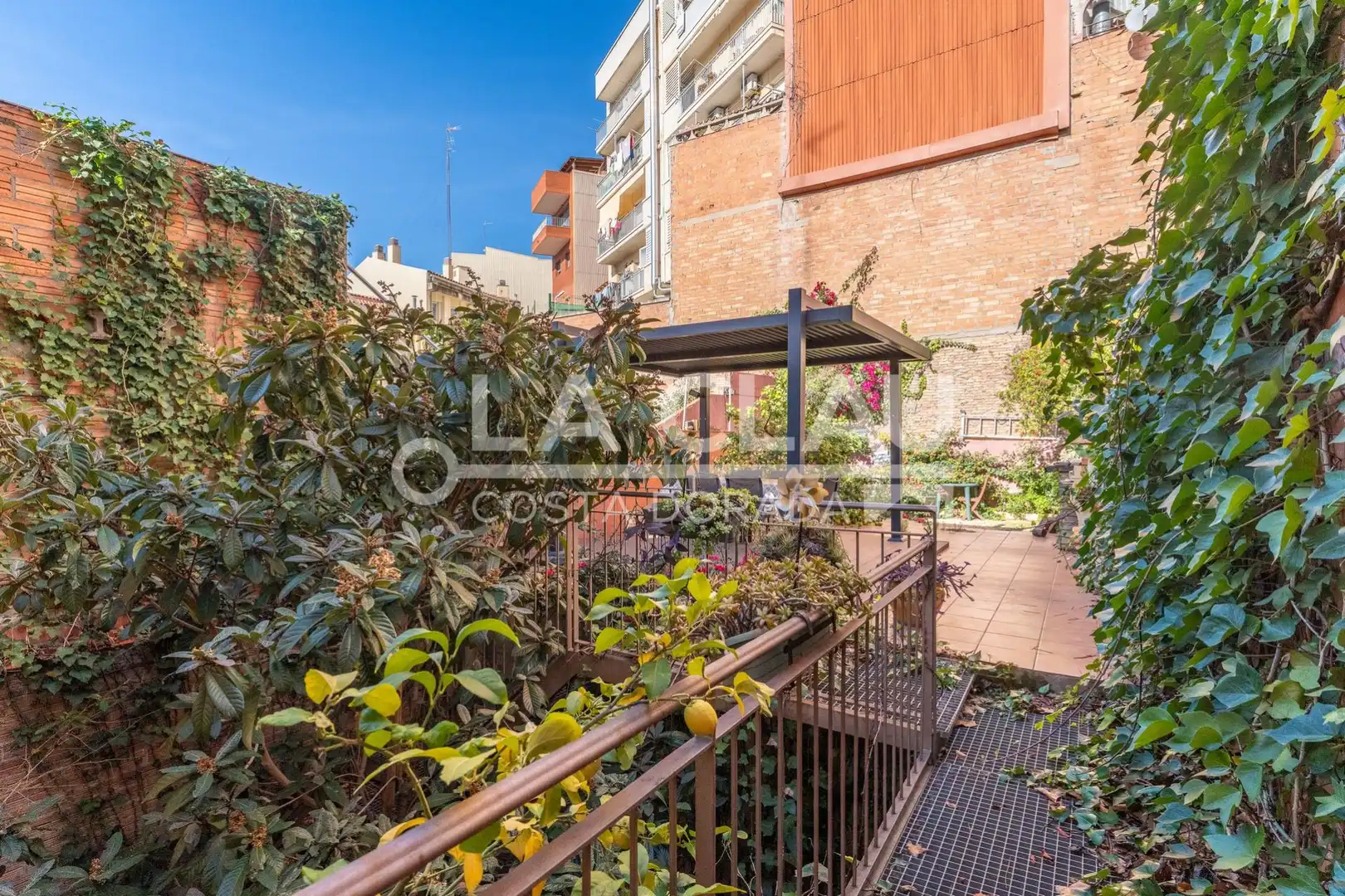 Terrasse von Einfamilien-Reihenhaus zum Verkauf in Gavà mit Heizung