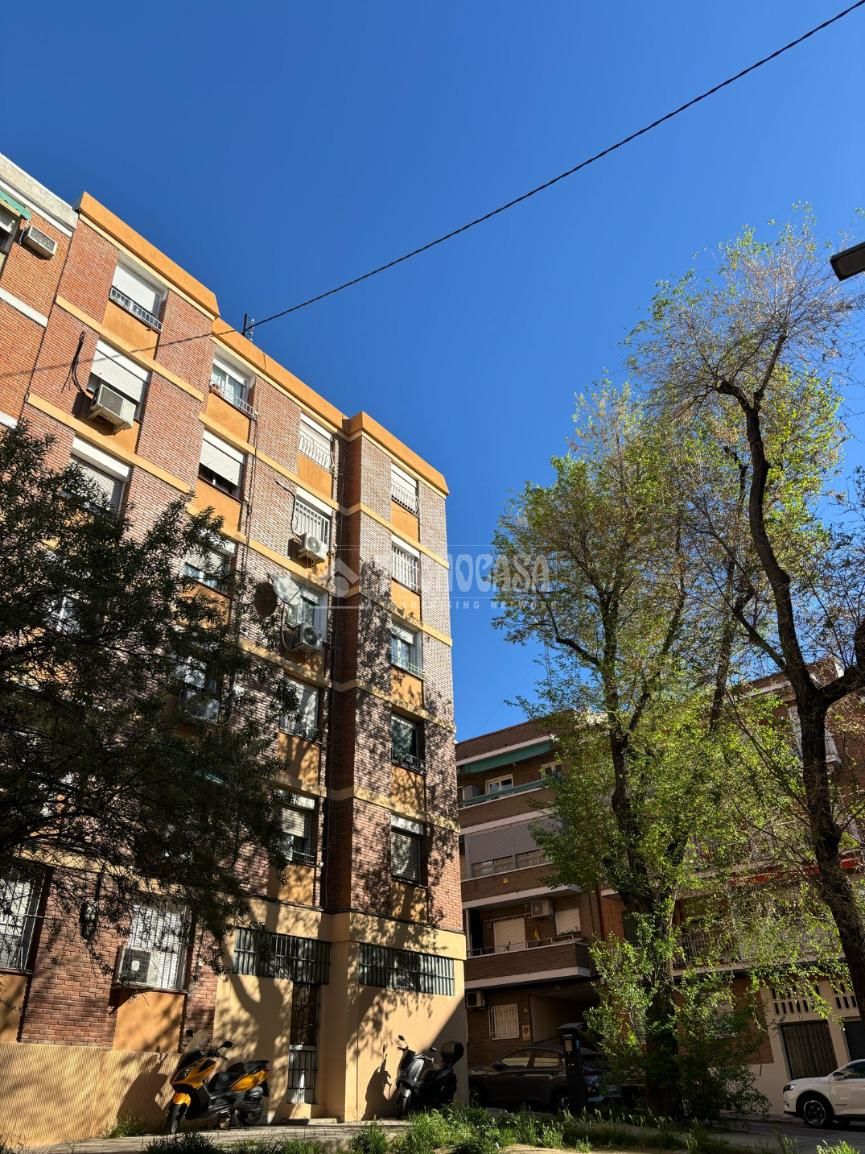 Vista exterior de Pis en venda en  Madrid Capital amb Calefacció i Parquet