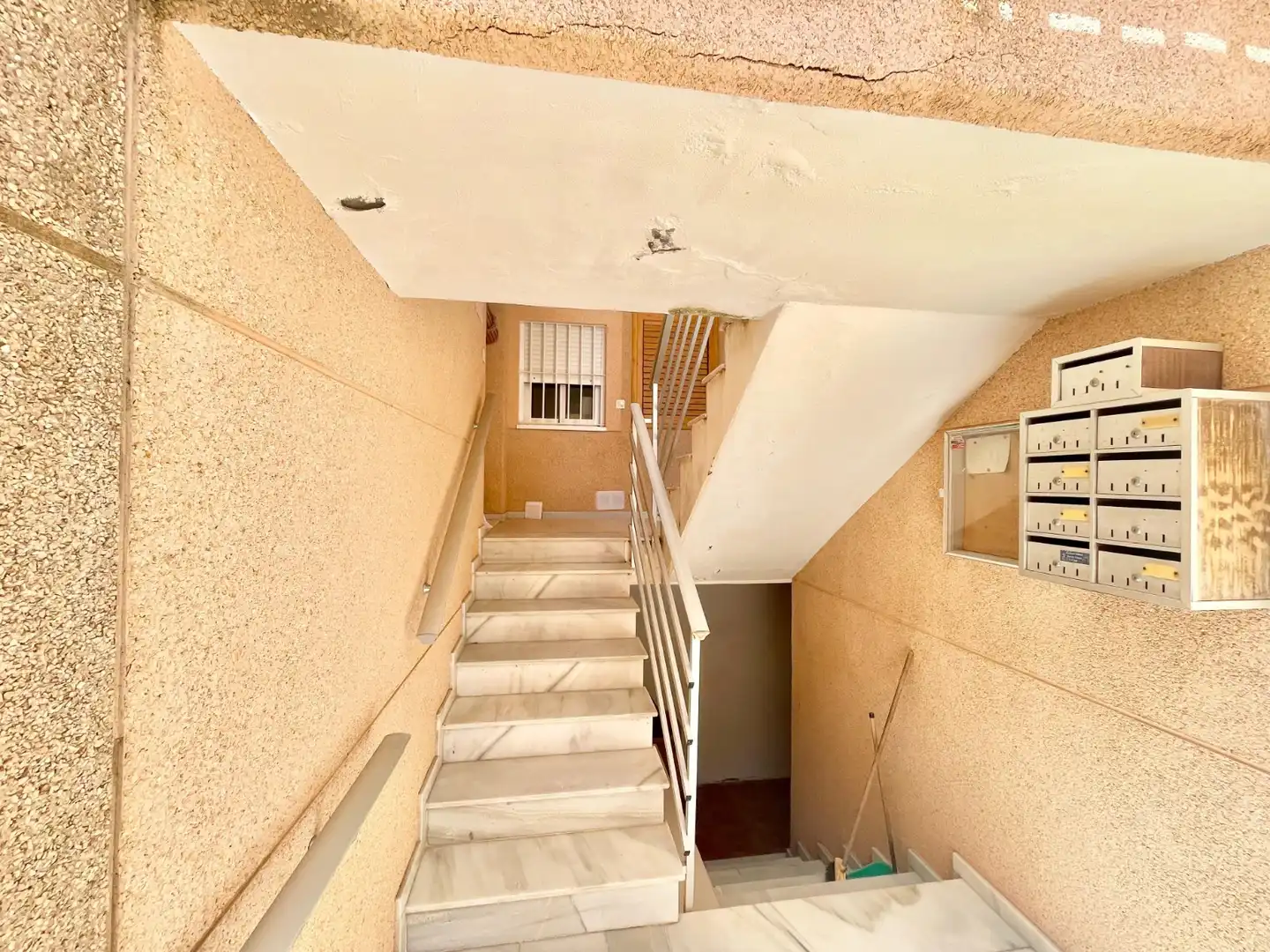 Erdgeschoss zur Miete in Torrevieja mit Klimaanlage, Heizung und Terrasse