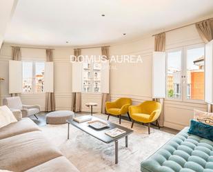 Living room of Attic to rent in  Madrid Capital  with Air Conditioner, Heating and Parquet flooring