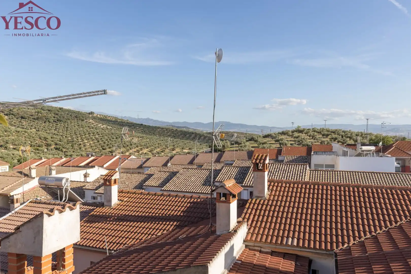 Vista exterior de Casa adosada en venta en Güevéjar con Calefacción, Terraza y Balcón