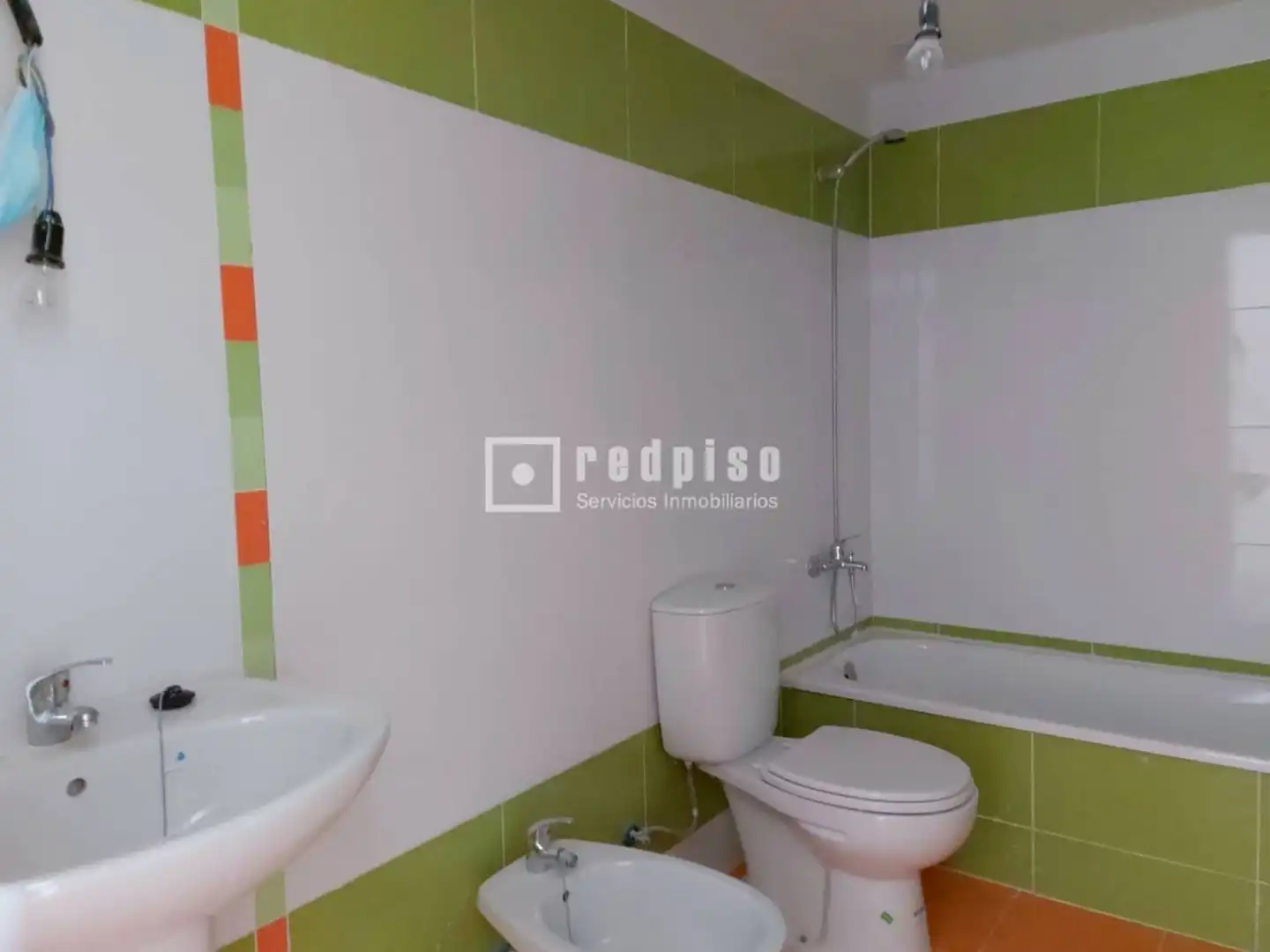 Badezimmer von Wohnung zum Verkauf in Yuncler mit Klimaanlage und Heizung