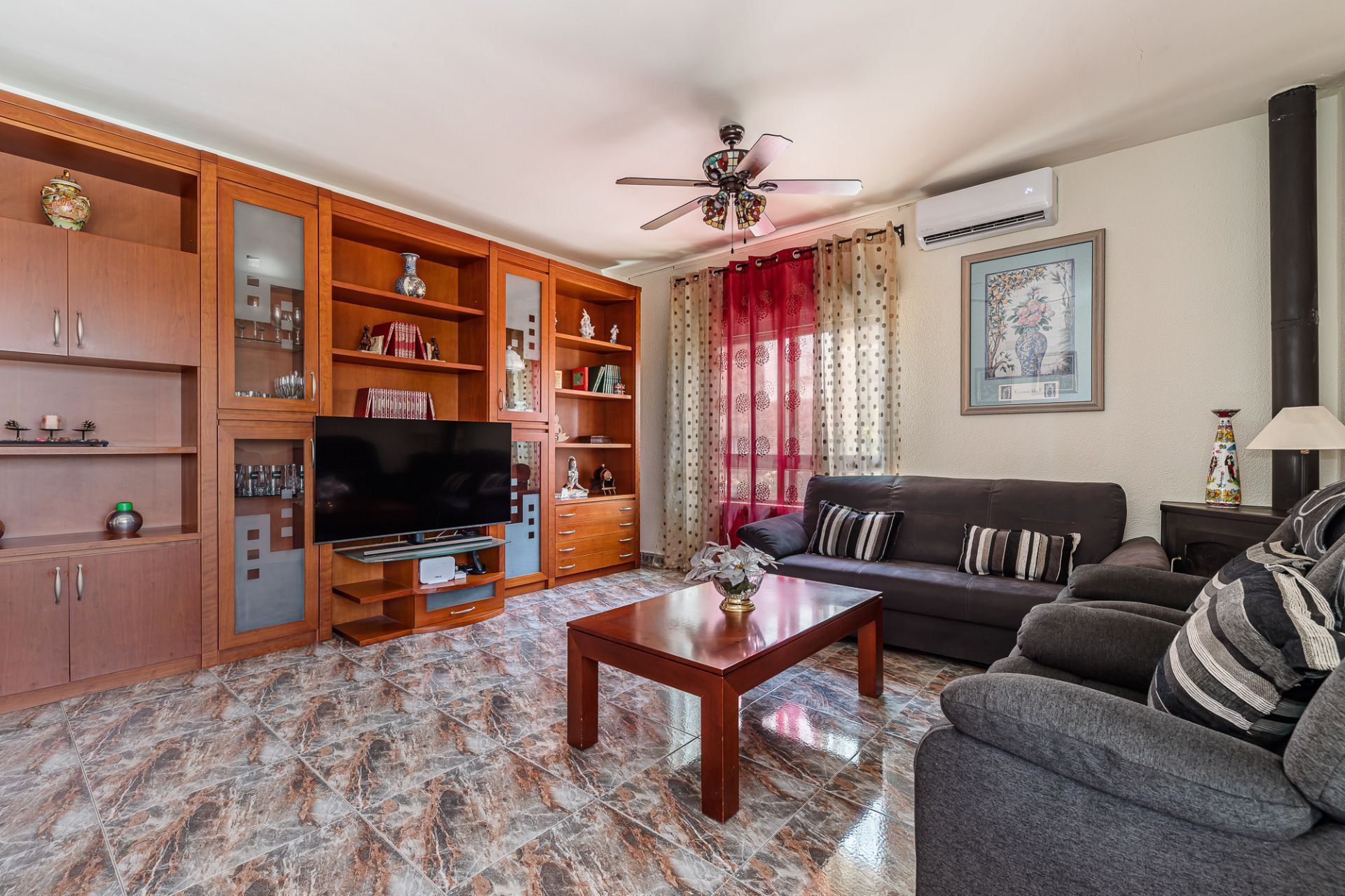 Sala d'estar de Casa o xalet en venda en Villalbilla amb Aire condicionat, Calefacció i Jardí privat