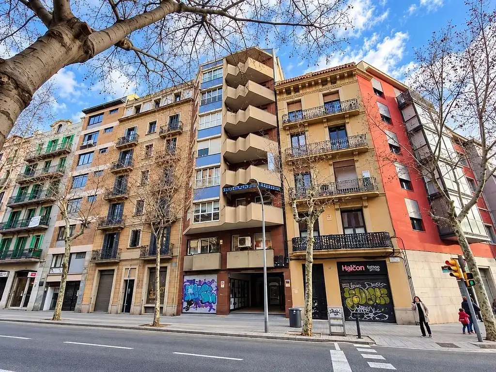Exterior view of Commercial properties for rent in Barcelona