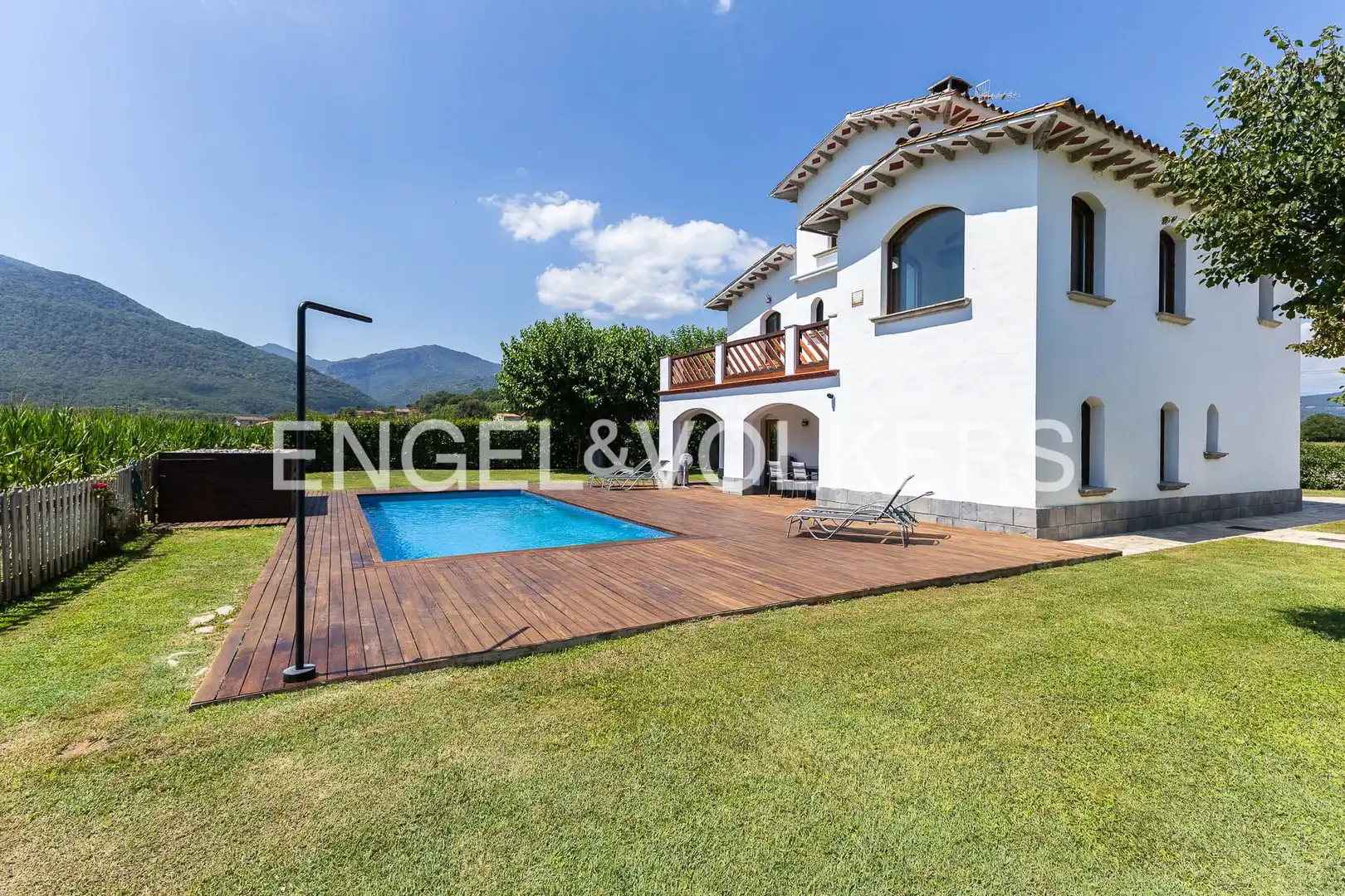 Außenansicht von Haus oder Chalet zum Verkauf in La Vall d'en Bas mit Heizung und Privatgarten