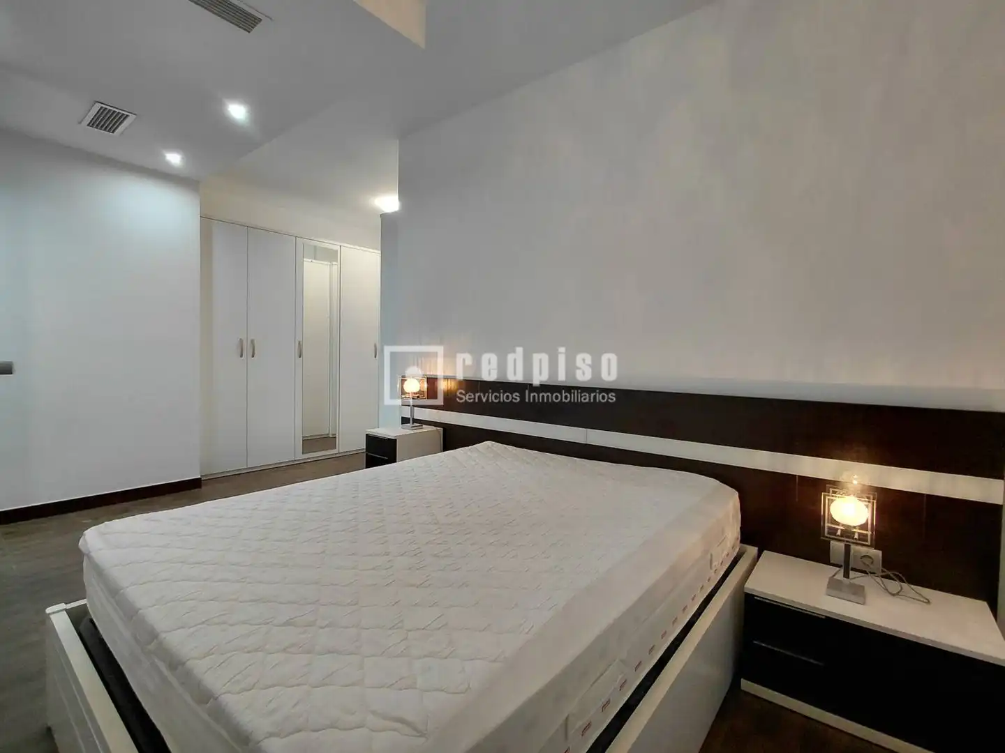 Habitación de Piso de alquiler en Valencia con Aire acondicionado y Amueblado