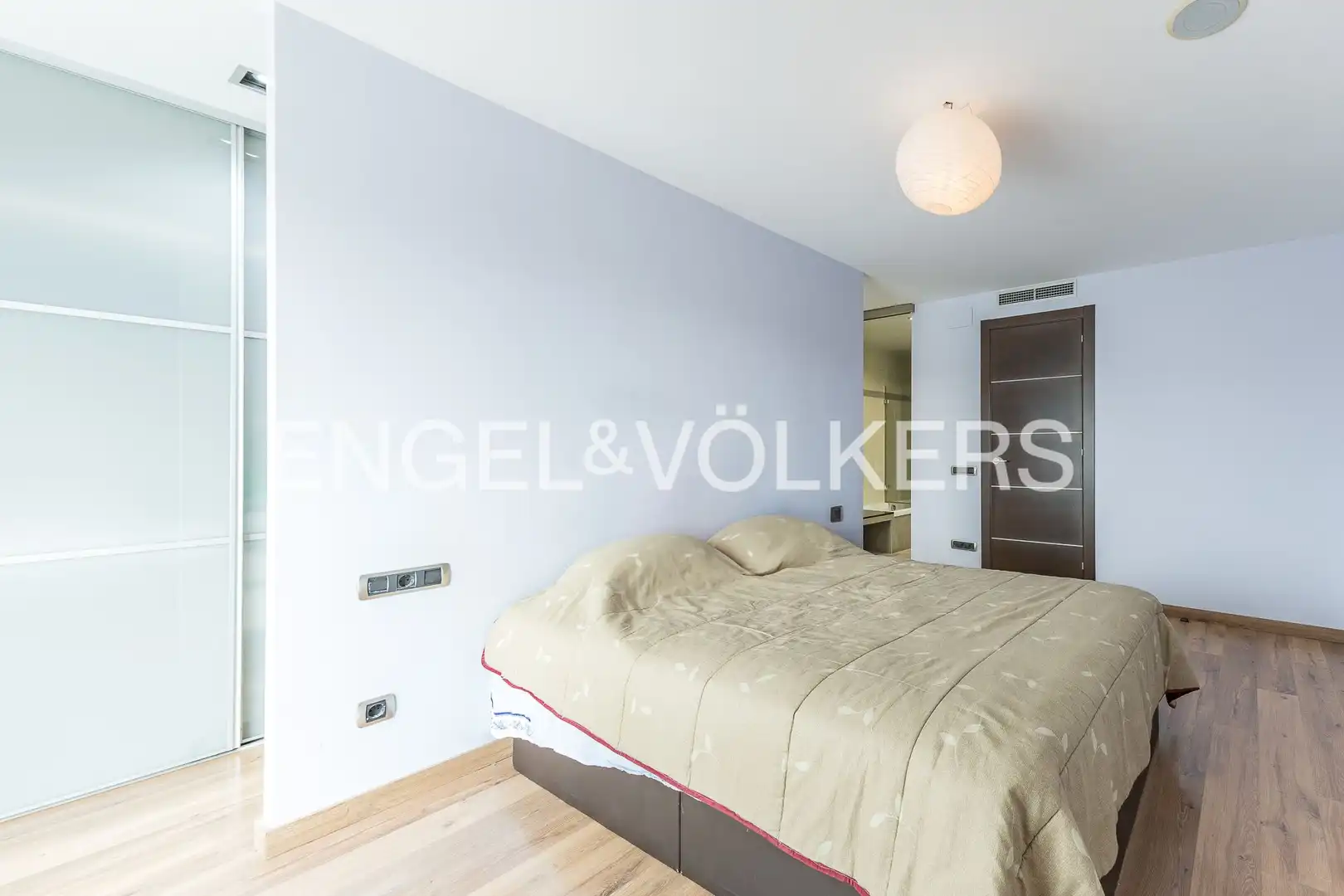 Habitación de Casa o chalet en venta en El Prat de Llobregat con Aire acondicionado, Calefacción y Jardín privado