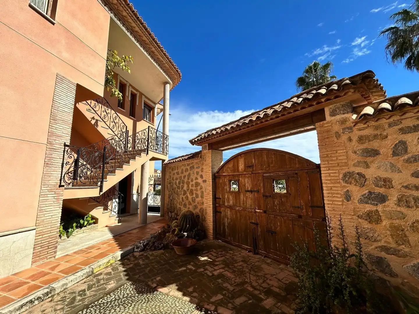 Vista exterior de Casa o xalet en venda en Alfauir amb Calefacció, Jardí privat i Parquet