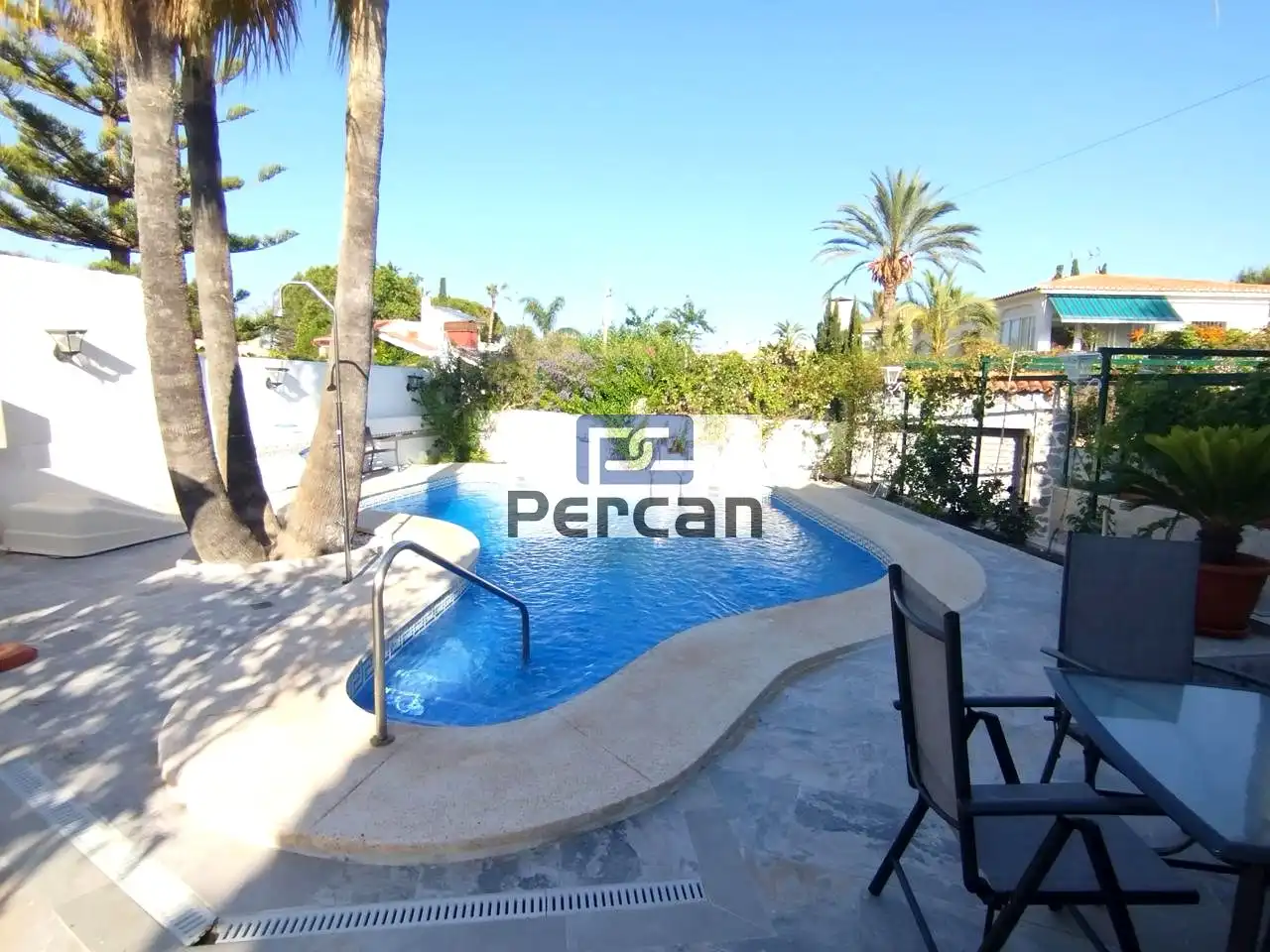 Piscina de Casa o xalet en venda en El Campello amb Aire condicionat, Jardí privat i Terrassa