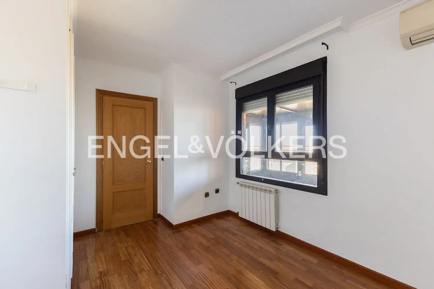 Habitación de Ático de alquiler en Camins al Grau