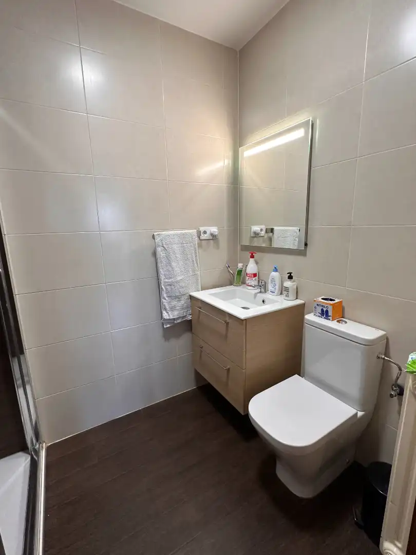 Badezimmer von Wohnung zum Verkauf in Cuenca mit Heizung, Parkett und Terrasse