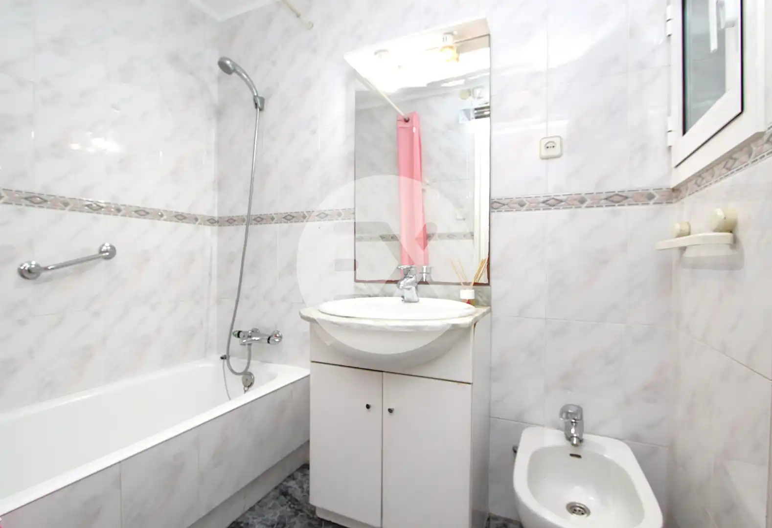 Baño de Piso en venta en Castelldefels con Calefacción, Terraza y Horno